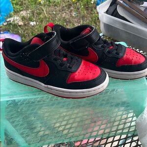 Nike Boy's Court Borough Low top sneakers
